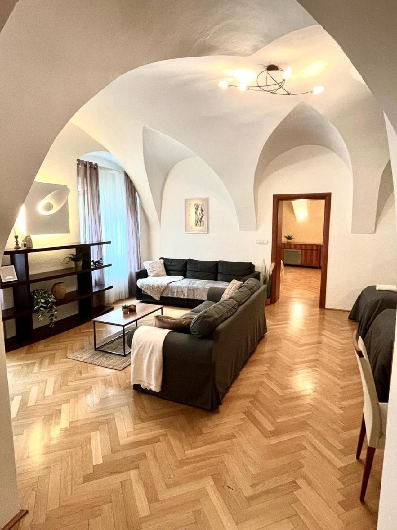 Apartment Sophie - Old Town Братислава Экстерьер фото