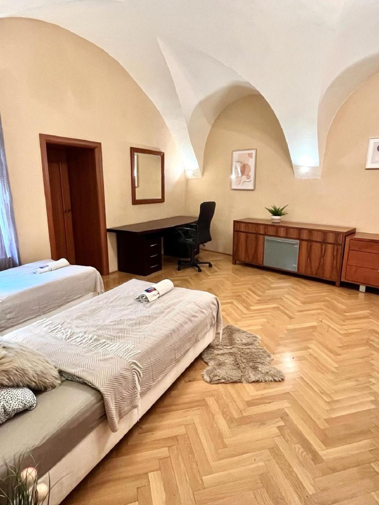 Apartment Sophie - Old Town Братислава Экстерьер фото